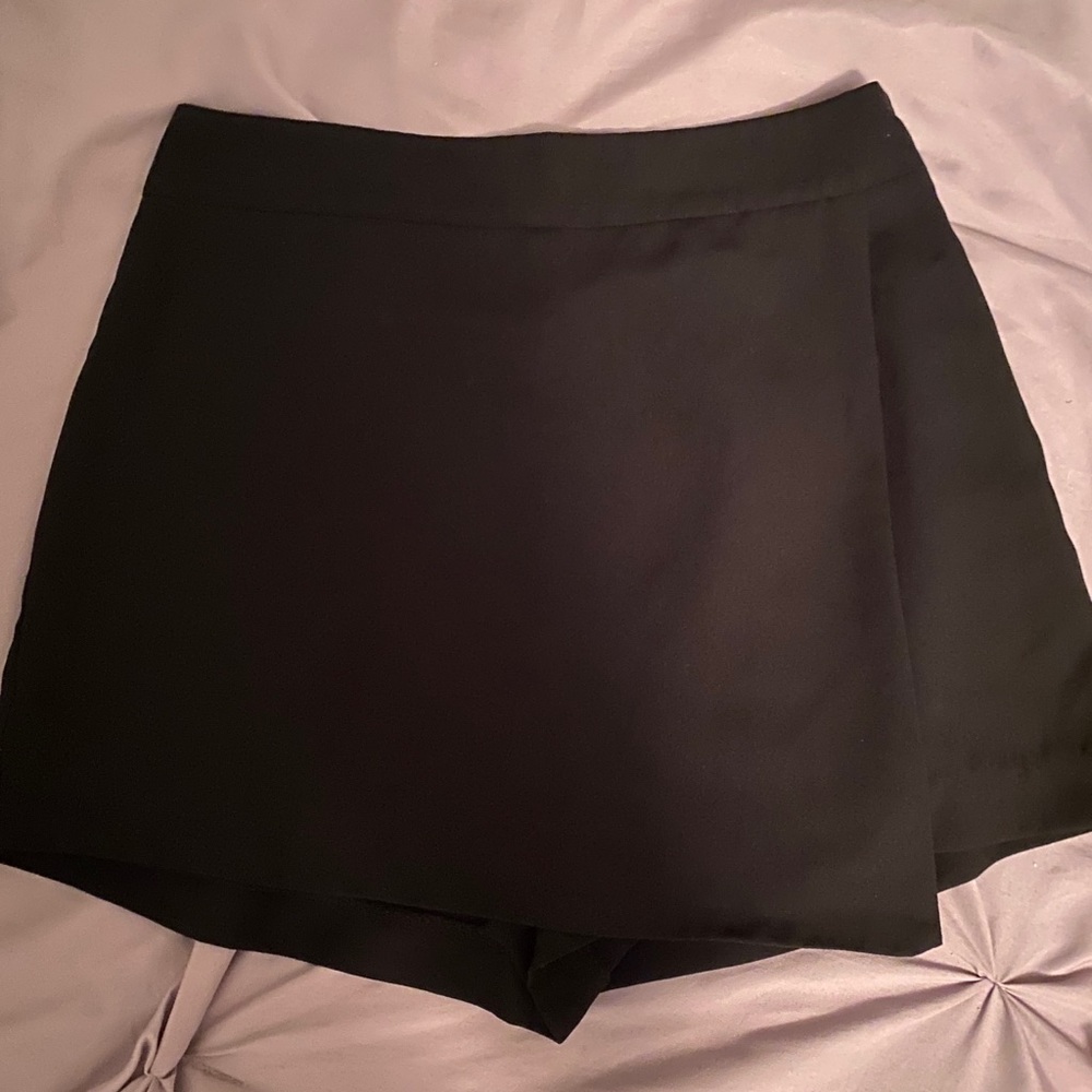 Black skirt/ skort